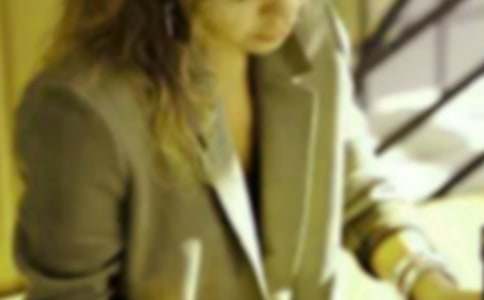 通用形容女人美丽的句子25条